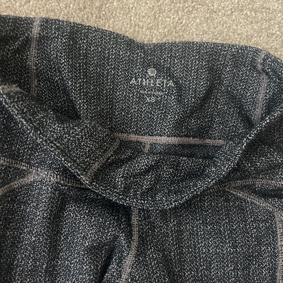 Athleta cropped grey running leggings - Picture 4 of 9